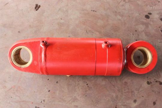 點(diǎn)擊查看詳細(xì)信息<br>標(biāo)題：150JA后支撐油缸 閱讀次數(shù)：2906